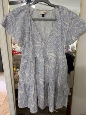 Universal Thread Light Blue White Floral V-Neck Mini Dress